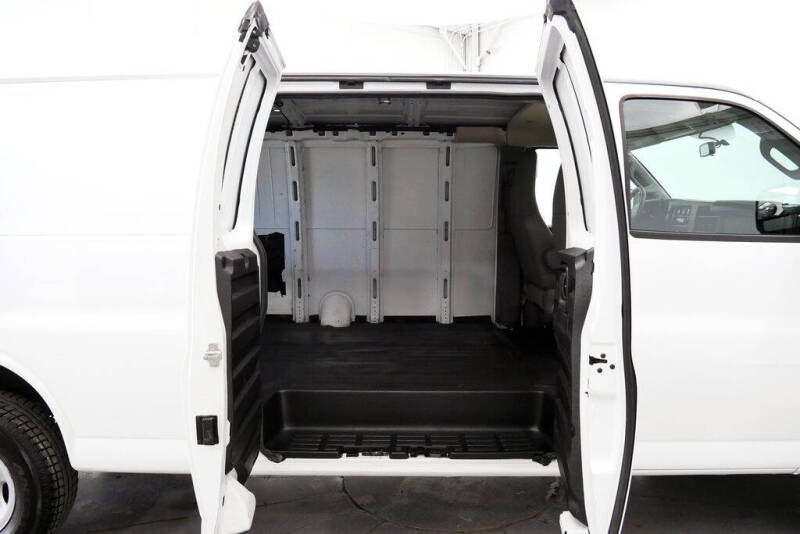 2022 GMC Savana 2500