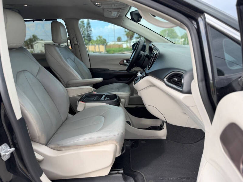 2017 Chrysler Pacifica Touring Plus