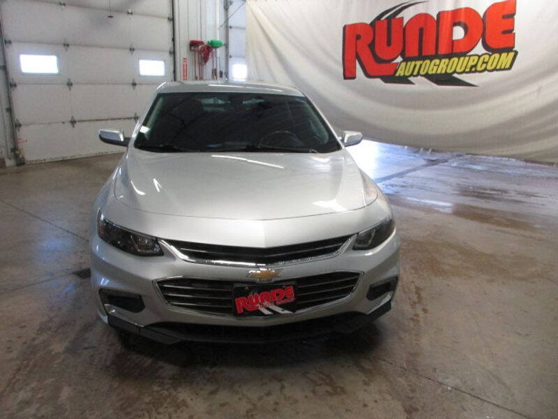 Used 2018 Chevrolet Malibu 1LT with VIN 1G1ZD5ST0JF210265 for sale in Hazel Green, WI