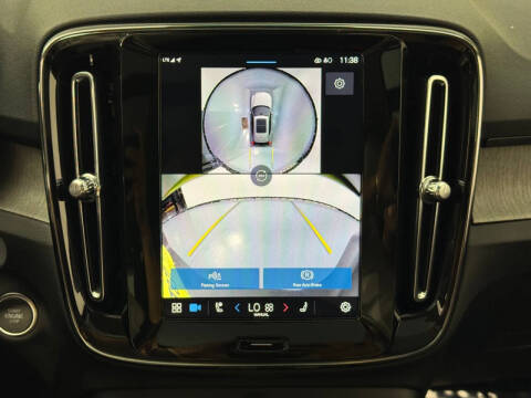 2024 Volvo XC40 B5 Plus Bright Theme