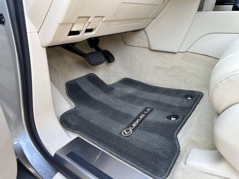 2019 Lexus LX 570 Three-Row