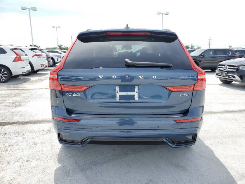 2025 Volvo XC60 B5 Plus Dark Theme