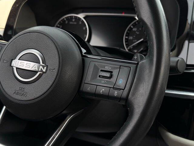 2022 Nissan Pathfinder SV