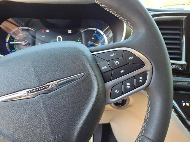 2024 Chrysler Pacifica Plug-In Hybrid Select