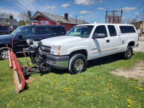 2005 Chevrolet Silverado 2500HD for sale at GLOBAL AUTOMOTIVE in Grayslake IL