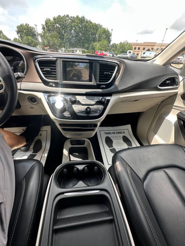 2020 Chrysler Voyager LXi