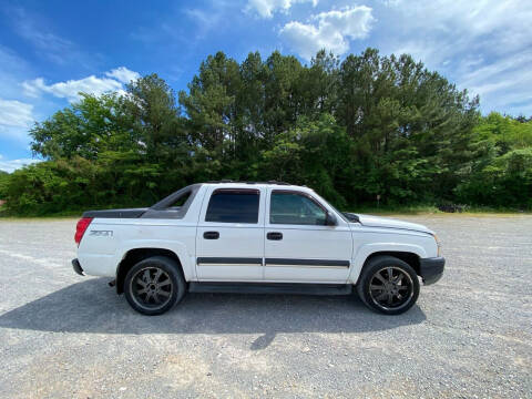 2004 Chevrolet Avalanche for sale at Tennessee Valley Wholesale Autos LLC in Huntsville AL