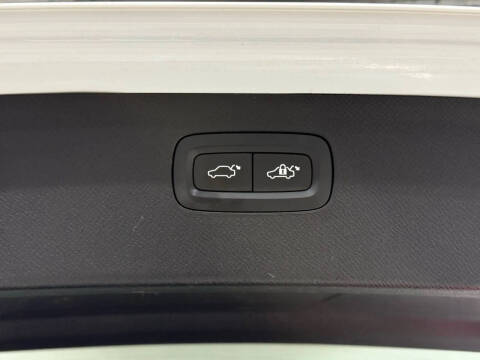 2019 Volvo XC90 T6 Momentum