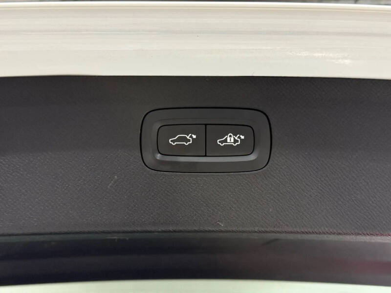 2019 Volvo XC90 T6 Momentum