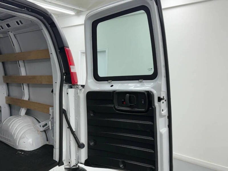 2021 Chevrolet Express 2500