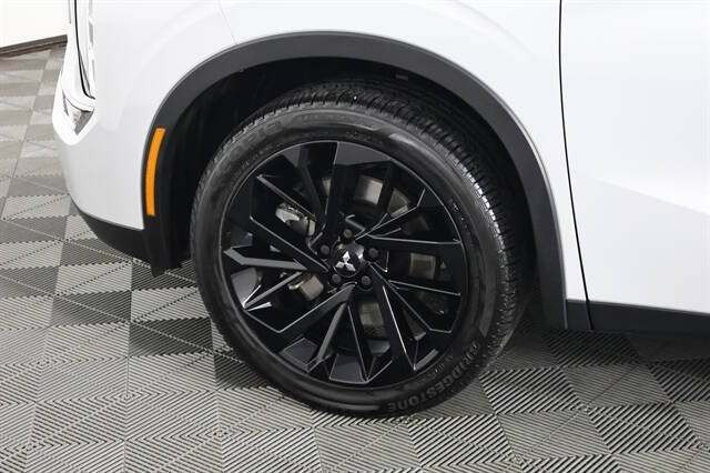 2022 Mitsubishi Outlander Black Edition