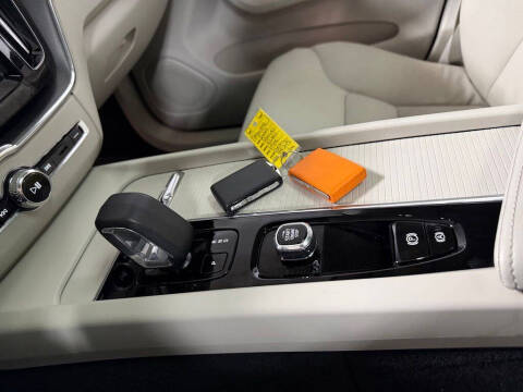 2025 Volvo XC60 T8 Plus Dark Theme