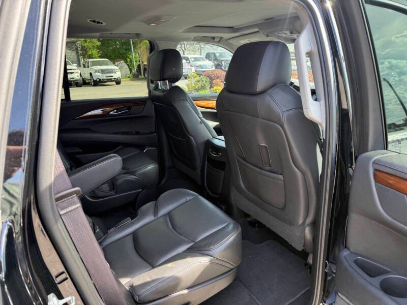2017 Cadillac Escalade Luxury