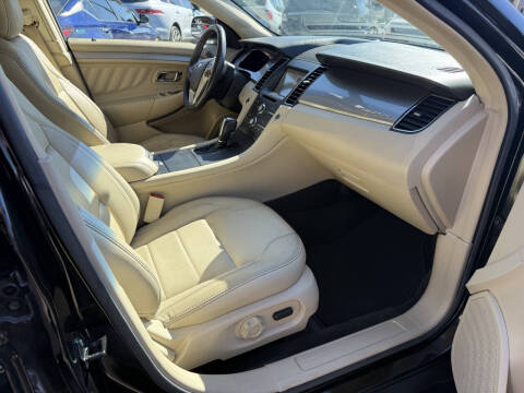 2017 Ford Taurus SEL