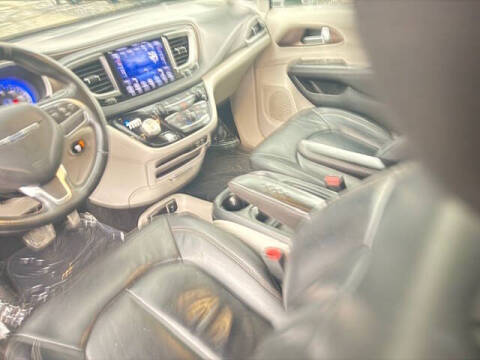 2017 Chrysler Pacifica Touring-L