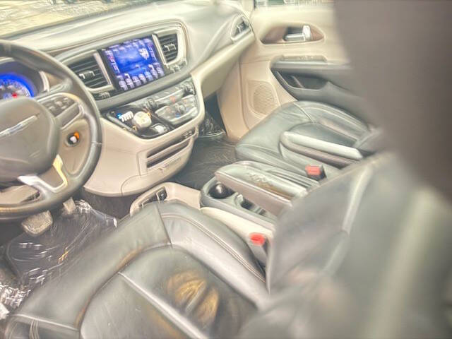 2017 Chrysler Pacifica Touring-L