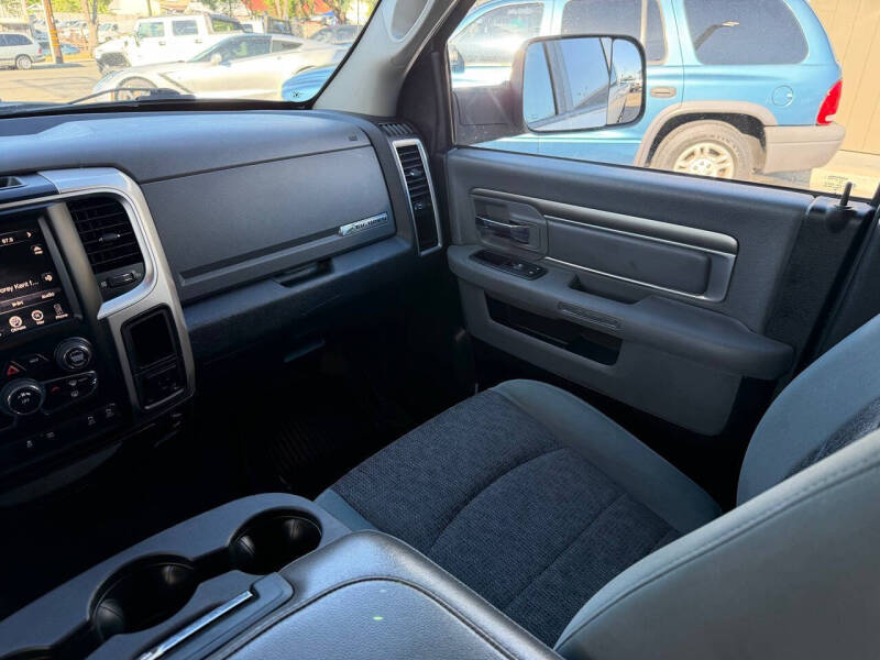 2016 RAM 1500 SLT