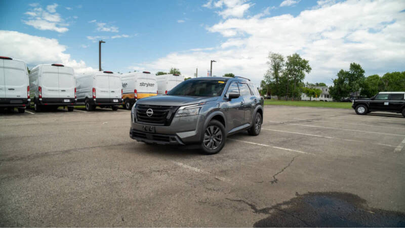 2024 Nissan Pathfinder SV