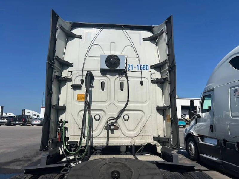 2021 Freightliner Cascadia