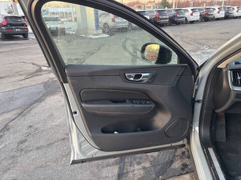 2025 Volvo XC60 B5 Plus Dark Theme