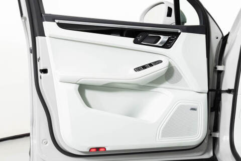 2022 Porsche Macan S