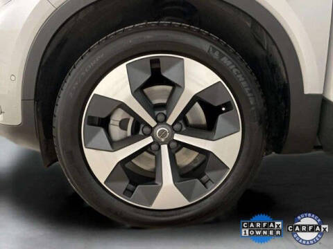 2025 Volvo XC40 B5 Plus Bright Theme