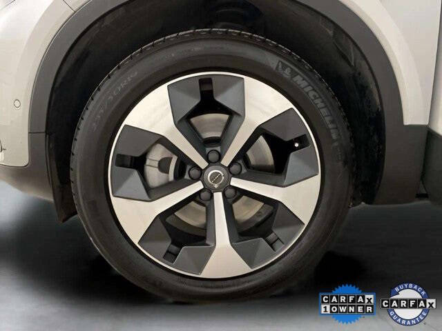 2025 Volvo XC40 B5 Plus Bright Theme