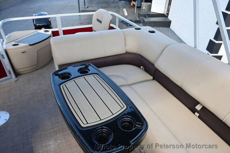 2019 Sun Tracker Fishin Barge 20 DLX