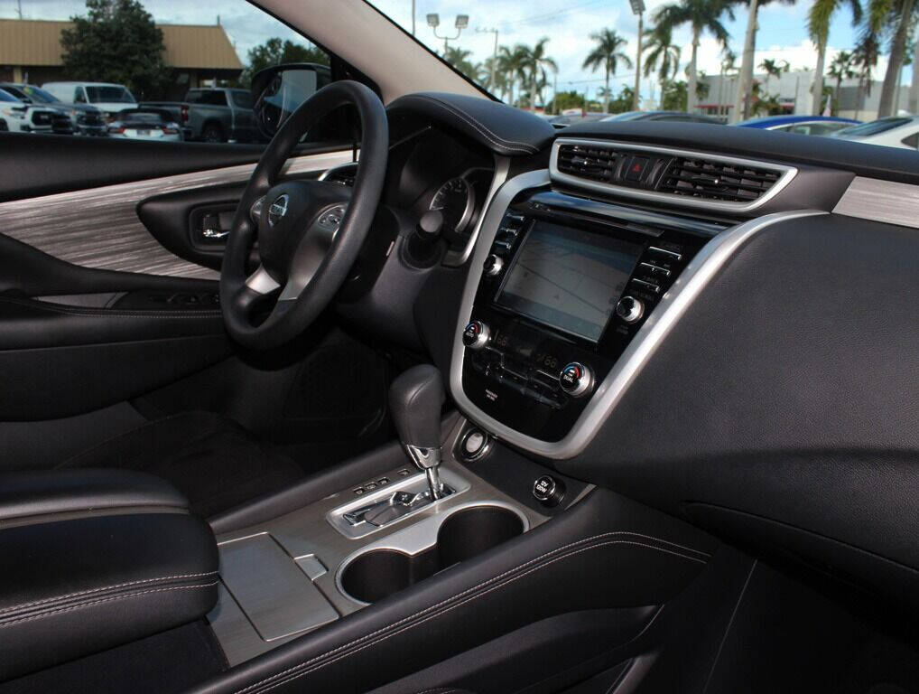 2017 NISSAN Murano SUV / Crossover - $17,995