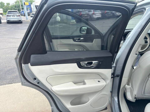 2025 Volvo XC60 T8 Plus Dark Theme