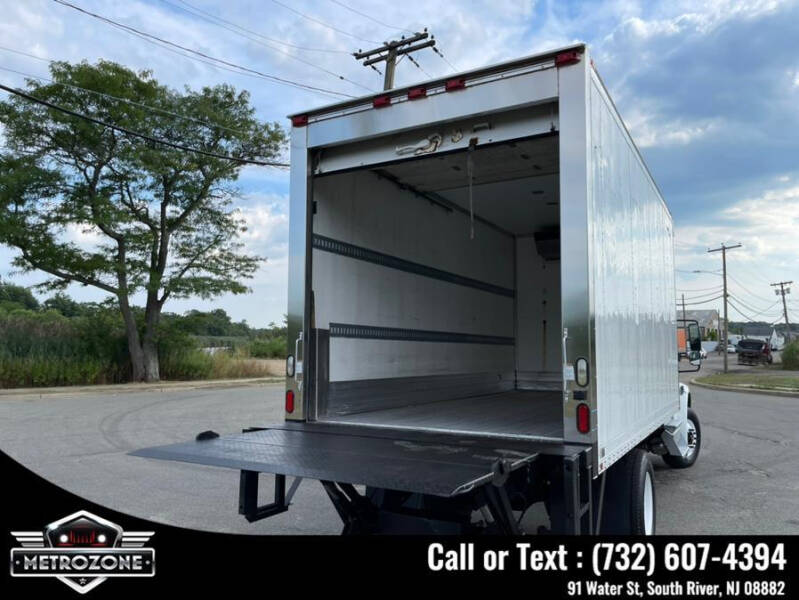 2011 Freightliner M2 106