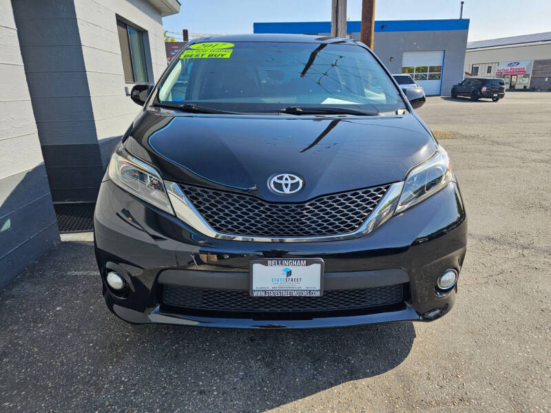 2017 Toyota Sienna SE 8-Passenger