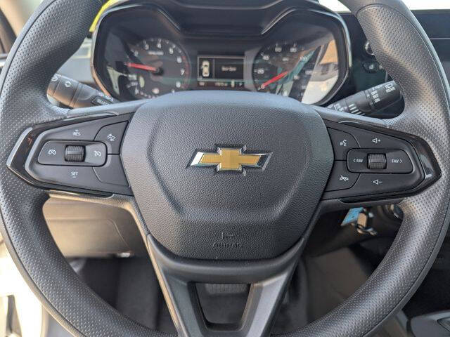 2025 Chevrolet Trax LS