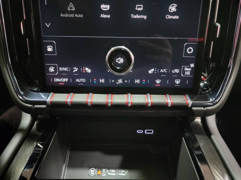 2025 GMC Yukon XL AT4