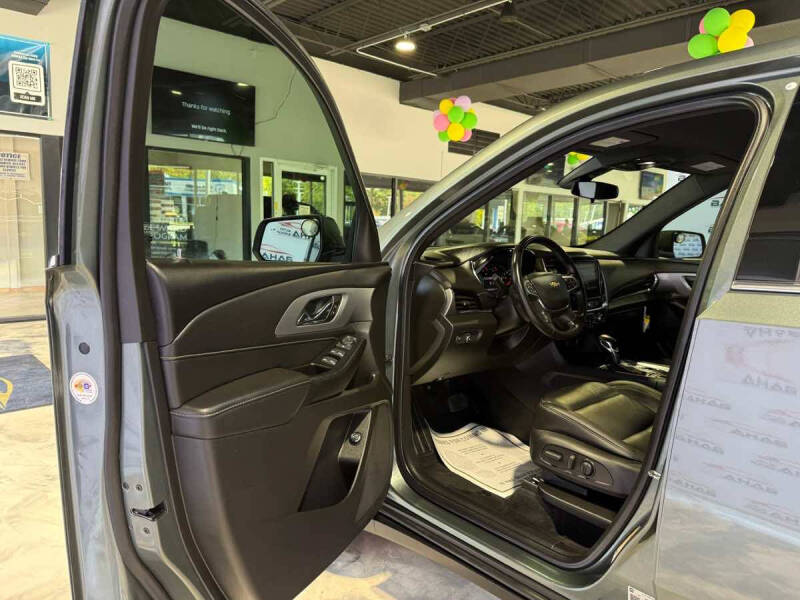 2023 Chevrolet Traverse LT Leather