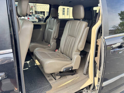 2013 Chrysler Town and Country Touring