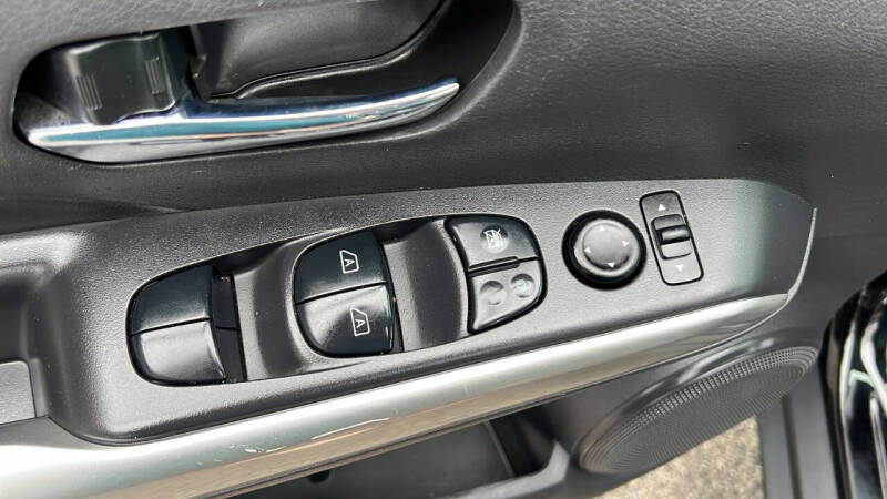 2019 Nissan Kicks SR