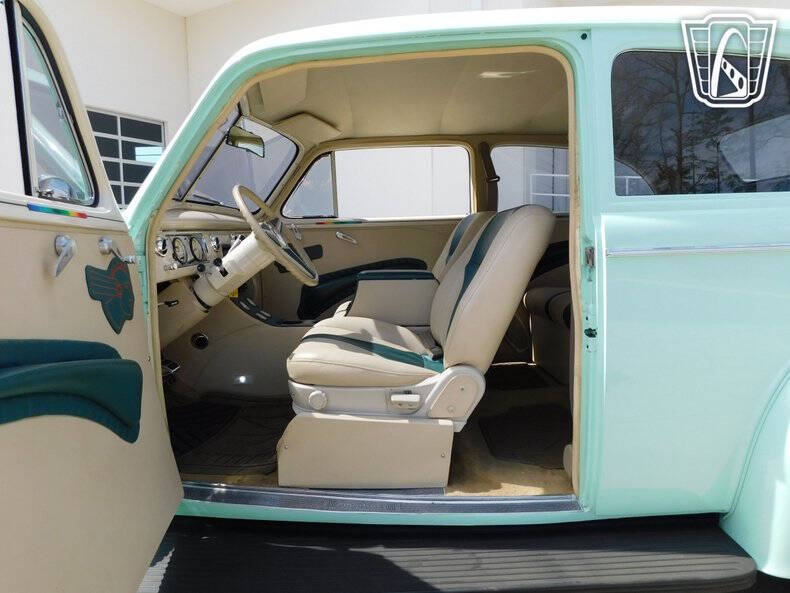 1939 Pontiac Silver Streak