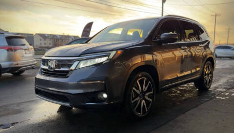 2021 Honda Pilot Touring w/Rear Captain's Chairs