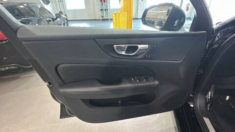 2023 Volvo S60 B5 Plus Dark Theme