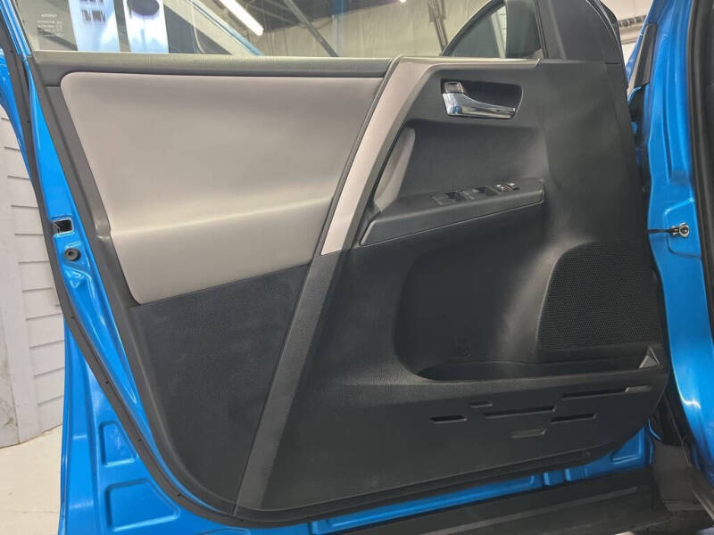 2017 Toyota RAV4 Hybrid XLE