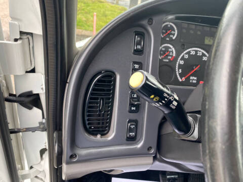 2015 Freightliner M2 106