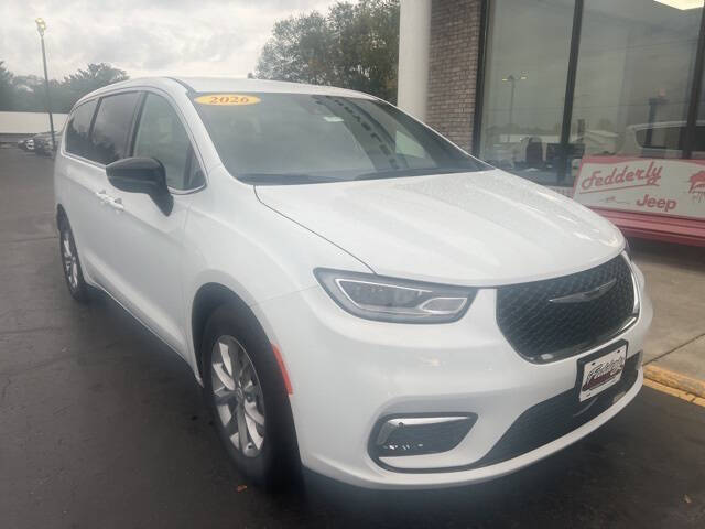 2026 Chrysler Pacifica Select