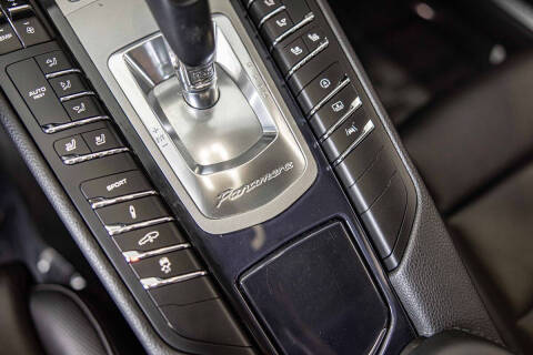 2016 Porsche Panamera 4 Edition