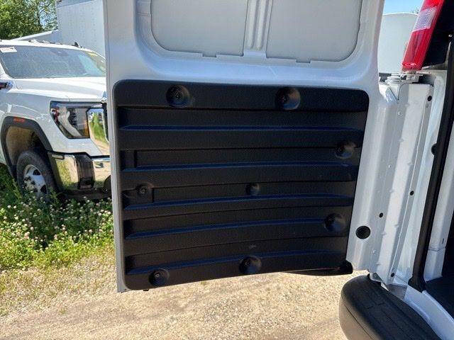 2026 GMC Savana 2500