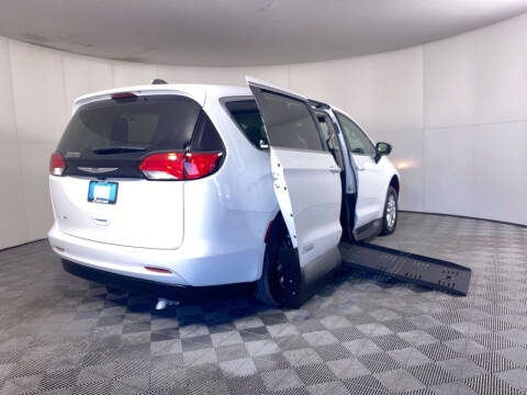 2024 Chrysler Voyager LX