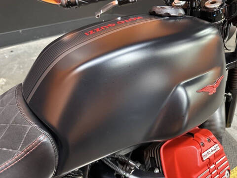 2018 Moto Guzzi V7 III Carbon