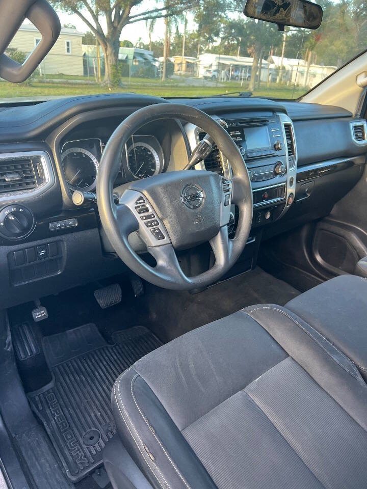 2018 Nissan Titan SV photo 12