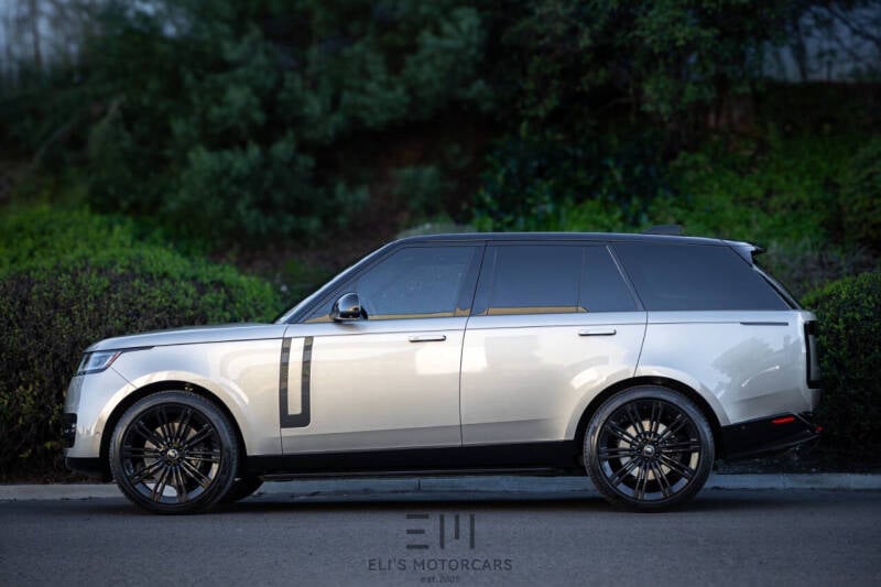 2023 Land Rover Range Rover SE photo 2