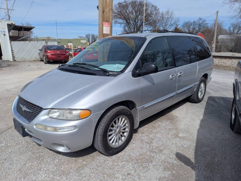 2000 Chrysler Town and Country for sale at AUTO PROS SALES AND SERVICE in Belleville IL